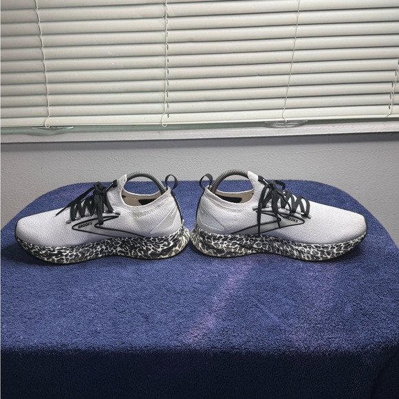 Brooks White and Black Athletic Shoes - Picture 4 of 9